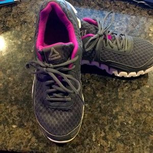 Women Reebok zig tech women shoe size 9